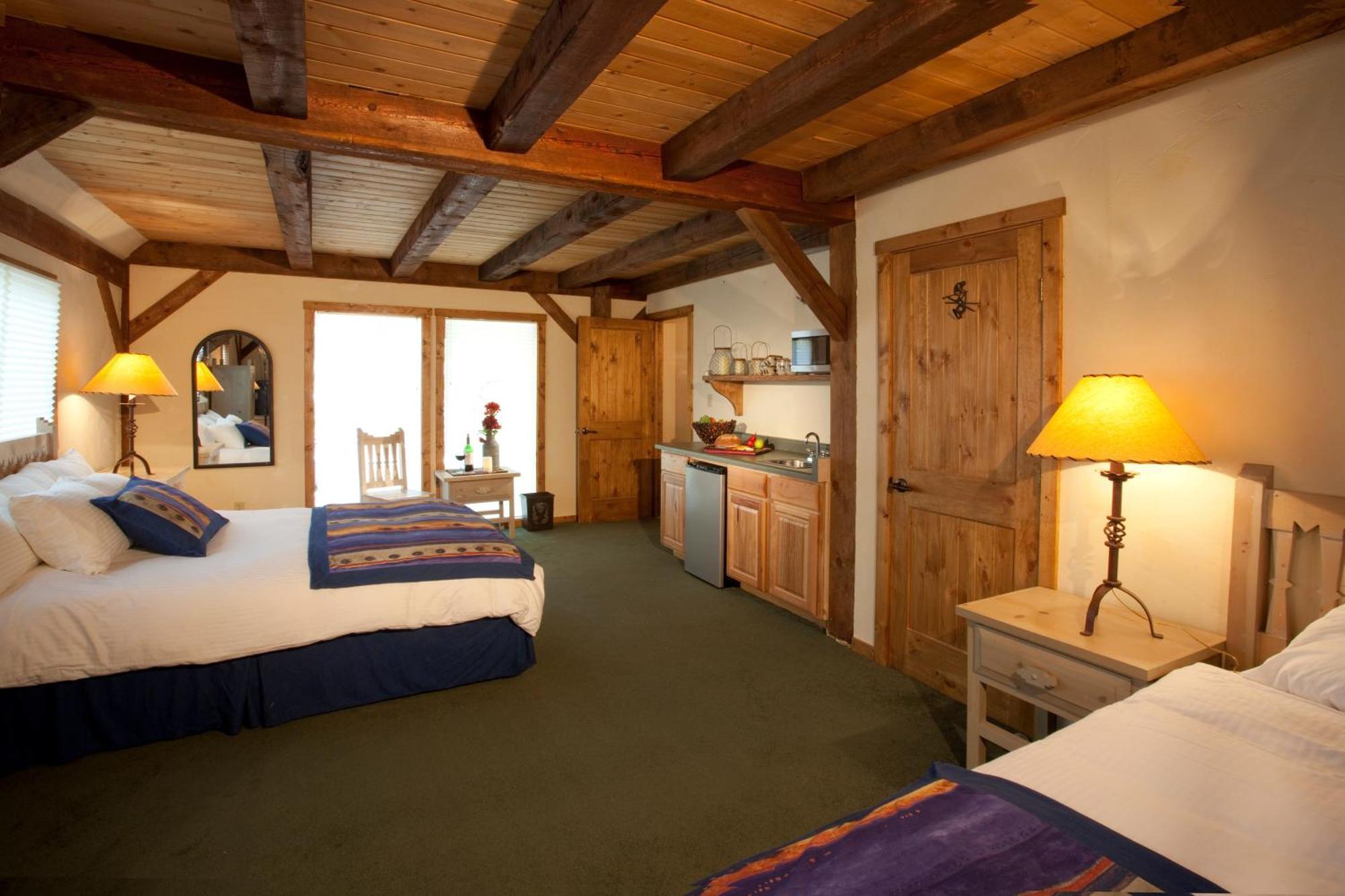 Cottam'S Lodge By Alpine Village Suites وادي تاوس للتزلج الغرفة الصورة